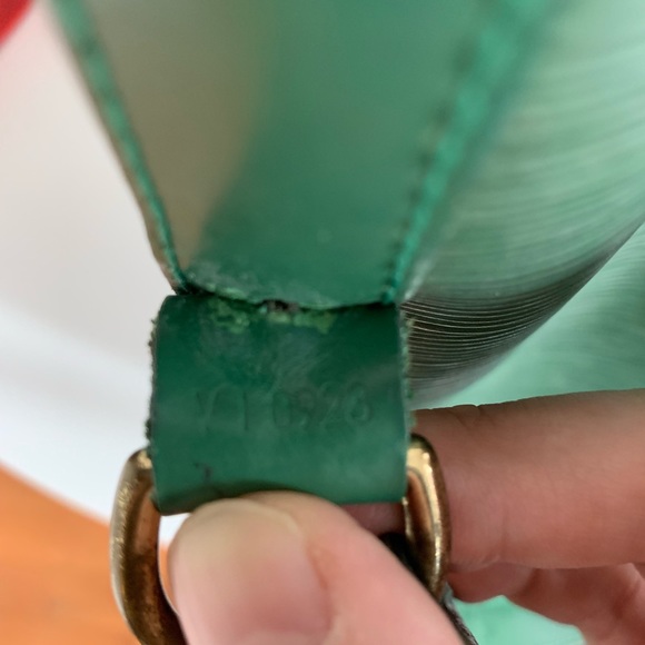 Authentic Louis Vuitton Epi Noe - Picture 7 of 8